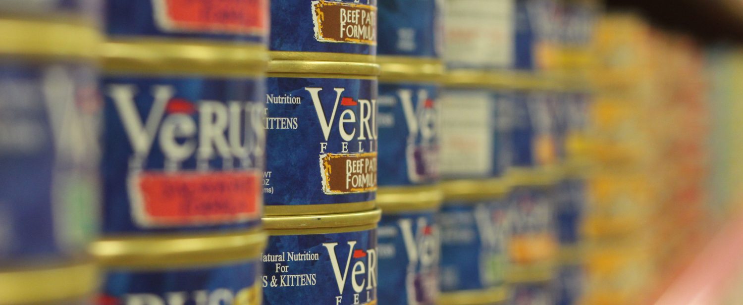 Is dry or wet cat food better for cats? Is dry or wet cat food better for cats?